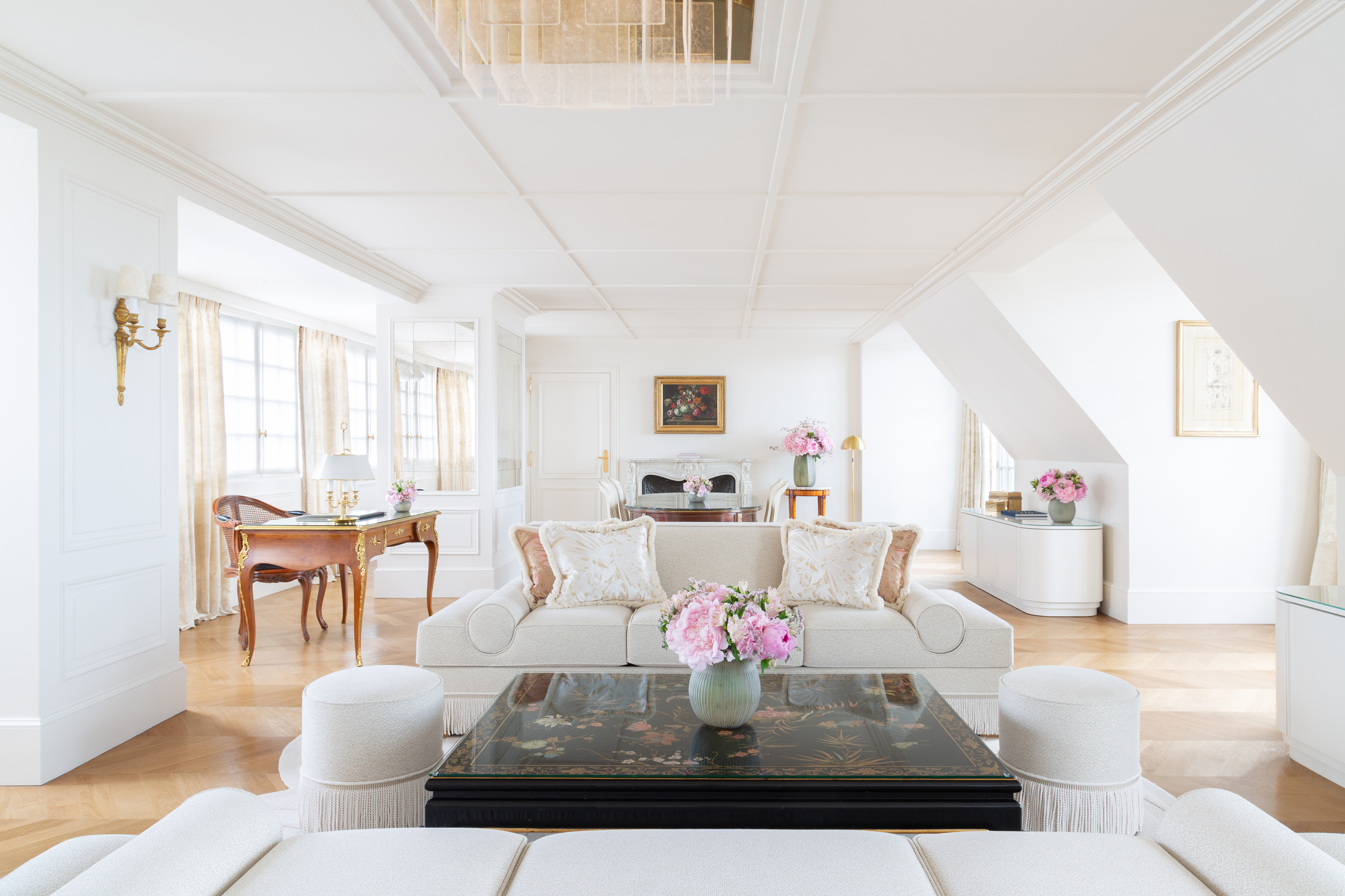 le-bristol-paris-suite-honeymoon-888-claire-cocano-_sqnuo.jpg Voyons voir design lumière lighting 