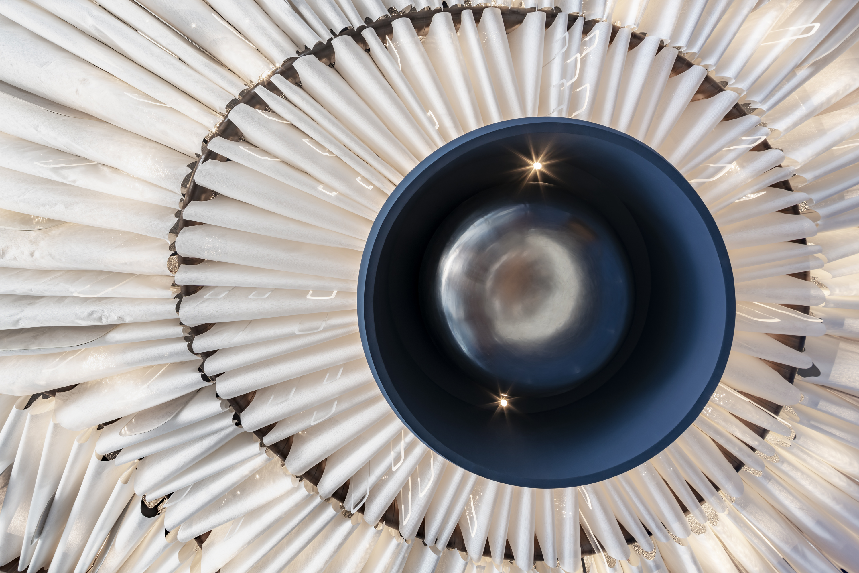 blue-by-alain-ducasse_jouin-manku_photo_w-workspace_08.jpg Voyons voir design lumière lighting 