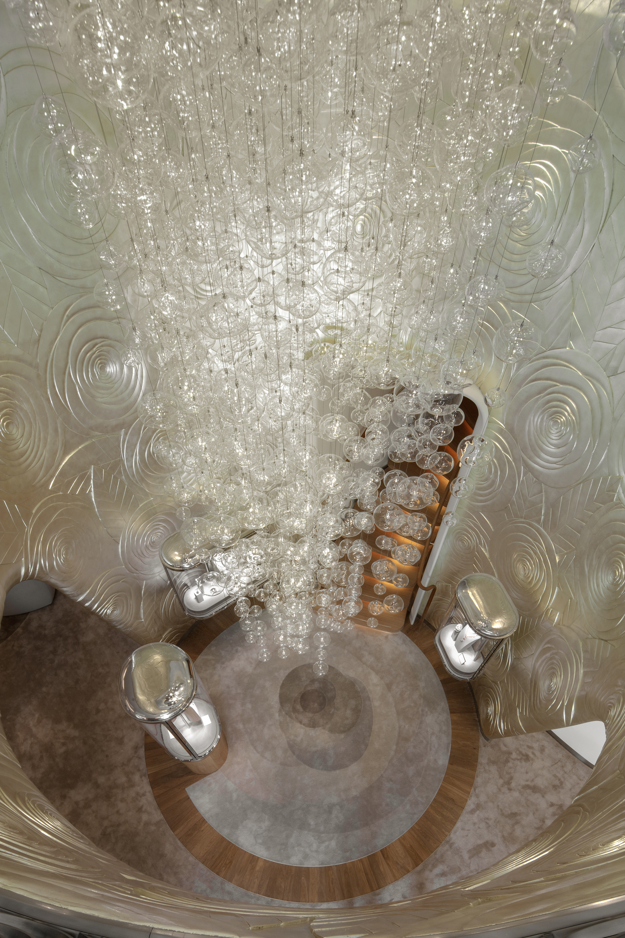 van-cleef-and-arpels-_22-24-vendome_jouin-manku_photo_eric-laignel_-70.jpg Voyons voir design lumière lighting 