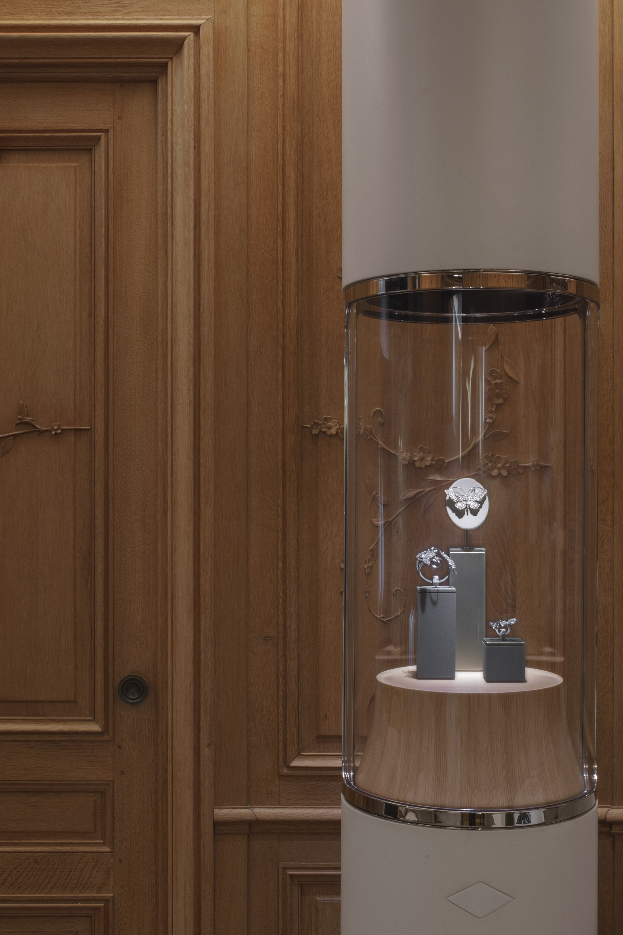 van-cleef-and-arpels-_22-24-vendome_jouin-manku_photo_eric-laignel_-60.jpg Voyons voir design lumière lighting 