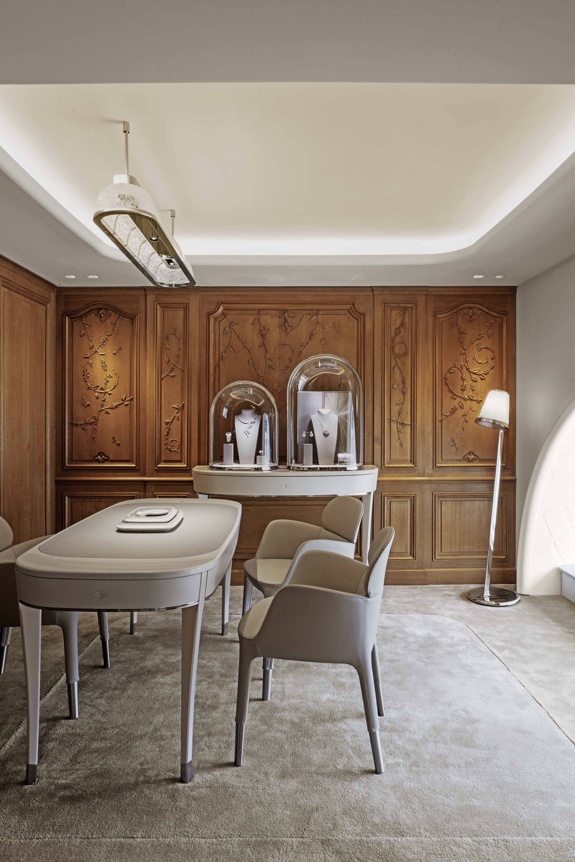 van-cleef-and-arpels-_22-24-vendome_jouin-manku_photo_eric-laignel_-103.jpg Voyons voir design lumière lighting 