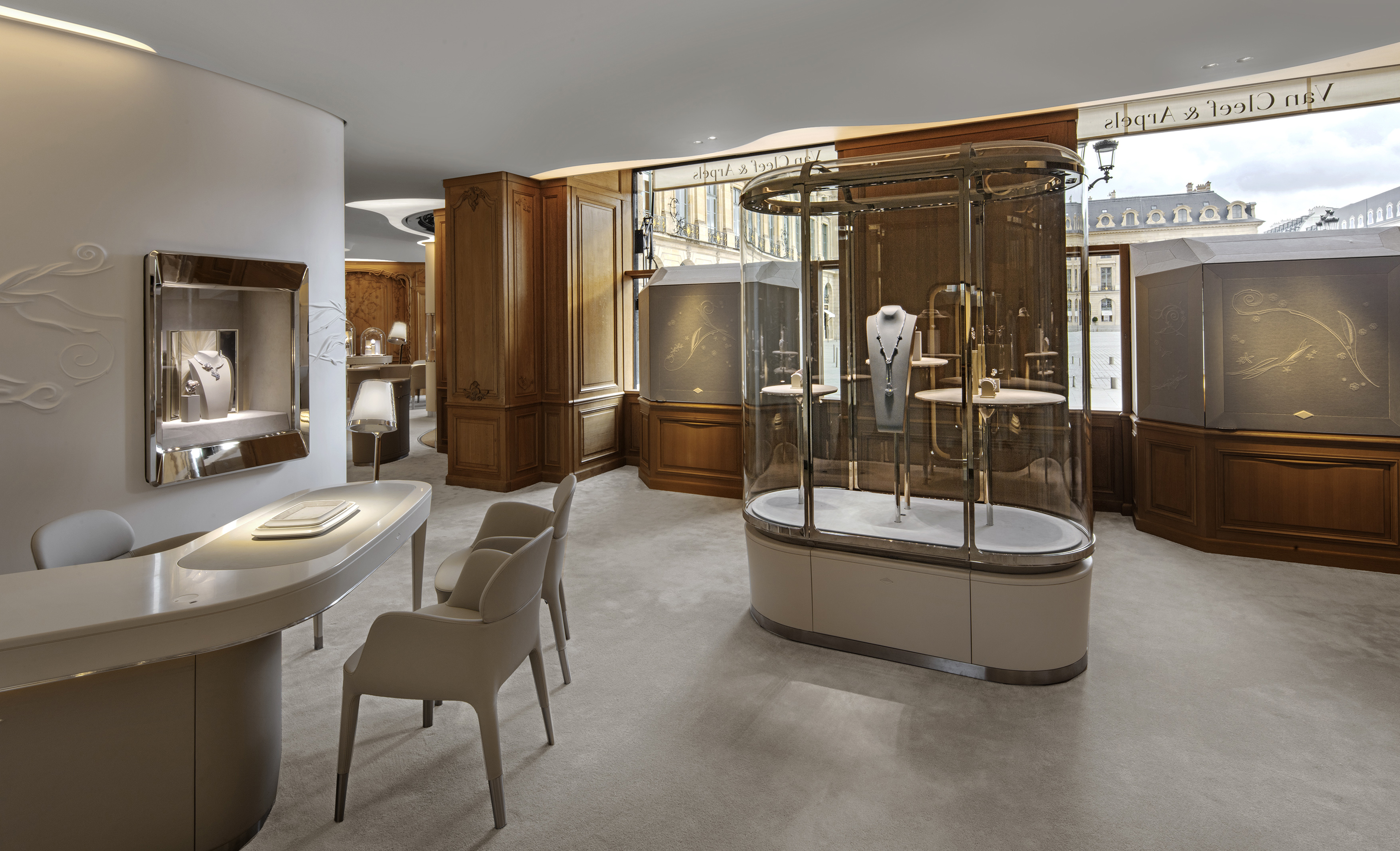 van-cleef-and-arpels-_22-24-vendome_jouin-manku_photo_eric-laignel_-31.jpg Voyons voir design lumière lighting 