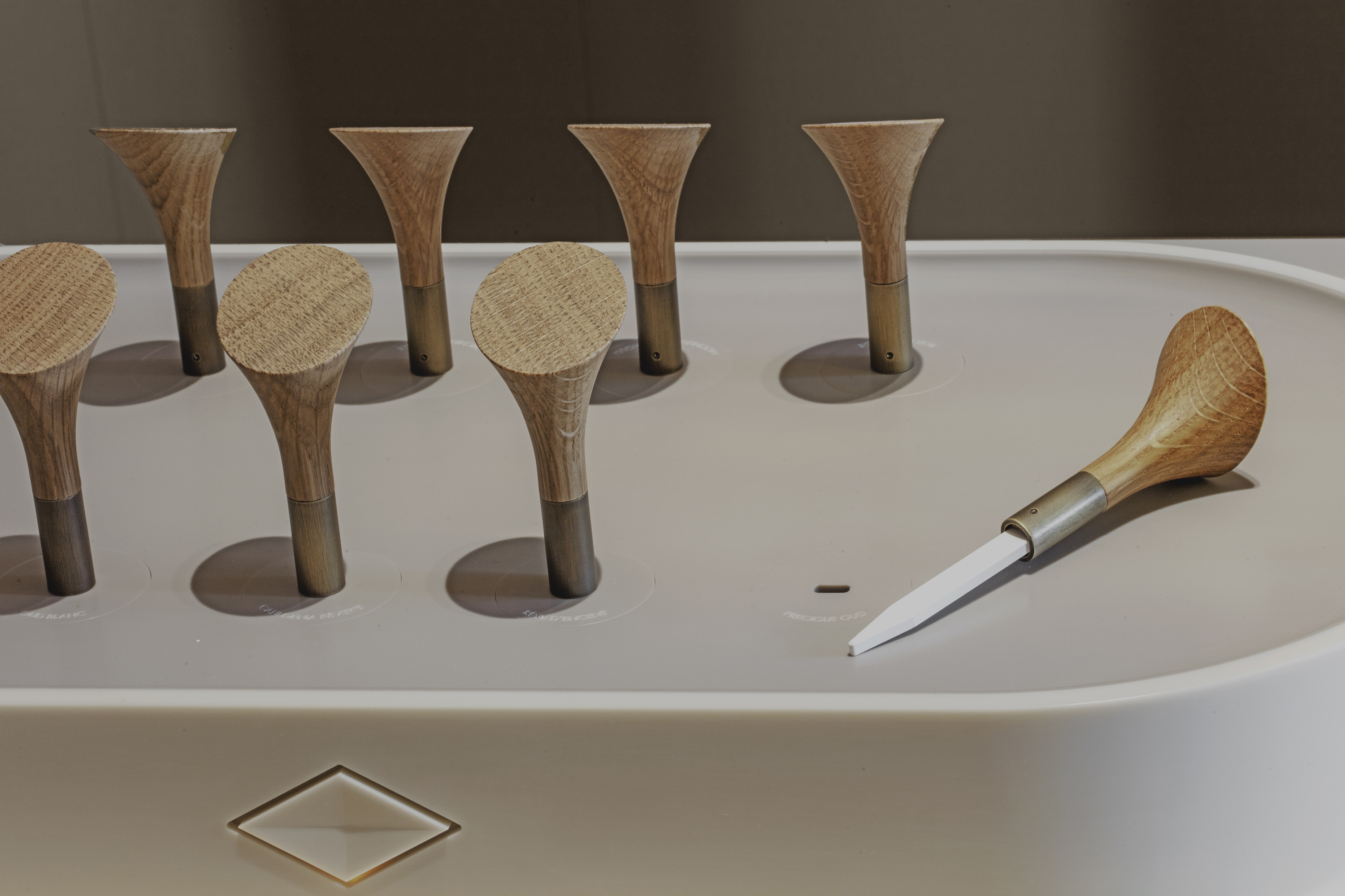 van-cleef-and-arpels-_22-24-vendome_jouin-manku_photo_eric-laignel_-197.jpg Voyons voir design lumière lighting 