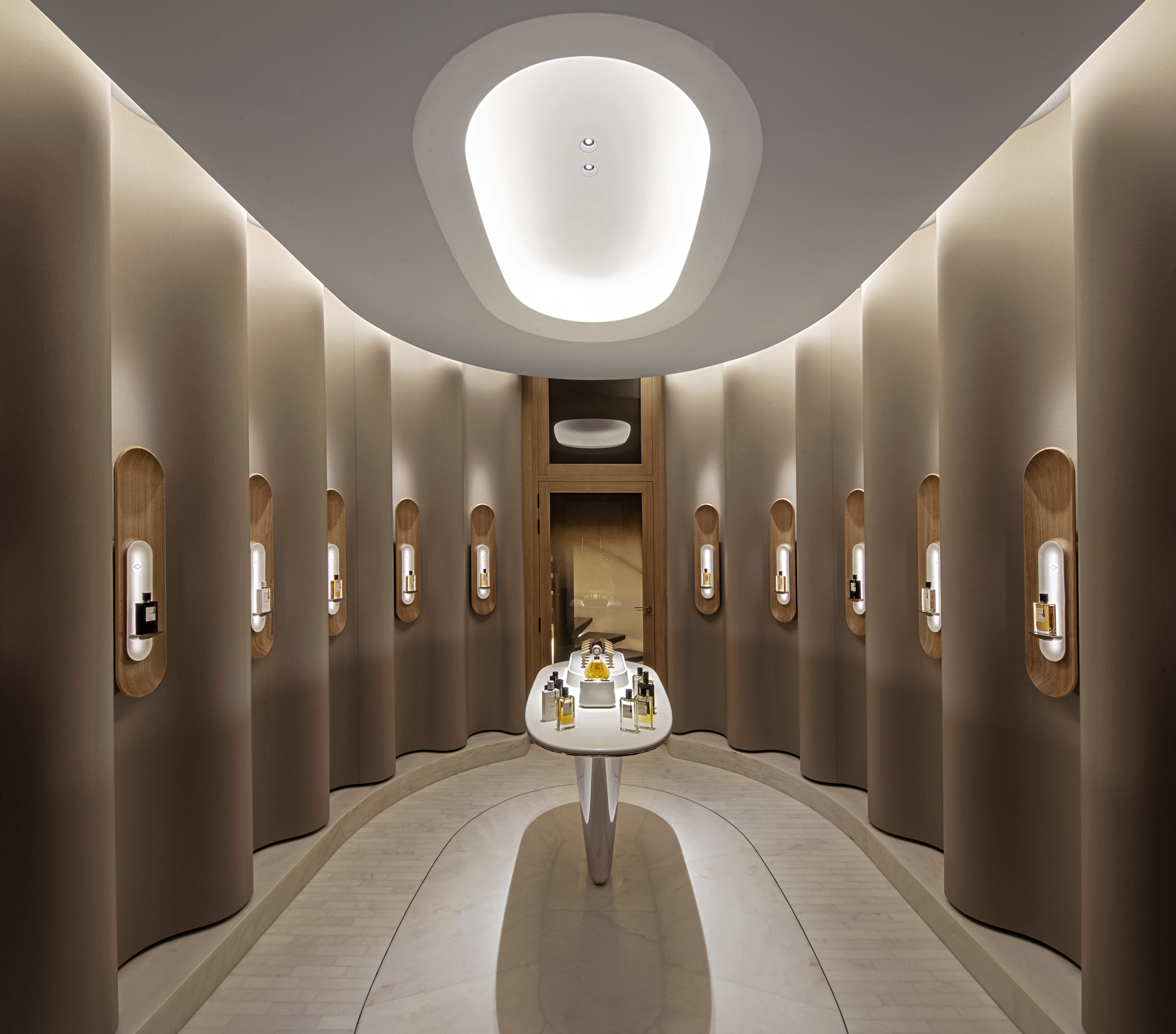 van-cleef-and-arpels-_22-24-vendome_jouin-manku_photo_eric-laignel_-198.jpg Voyons voir design lumière lighting 