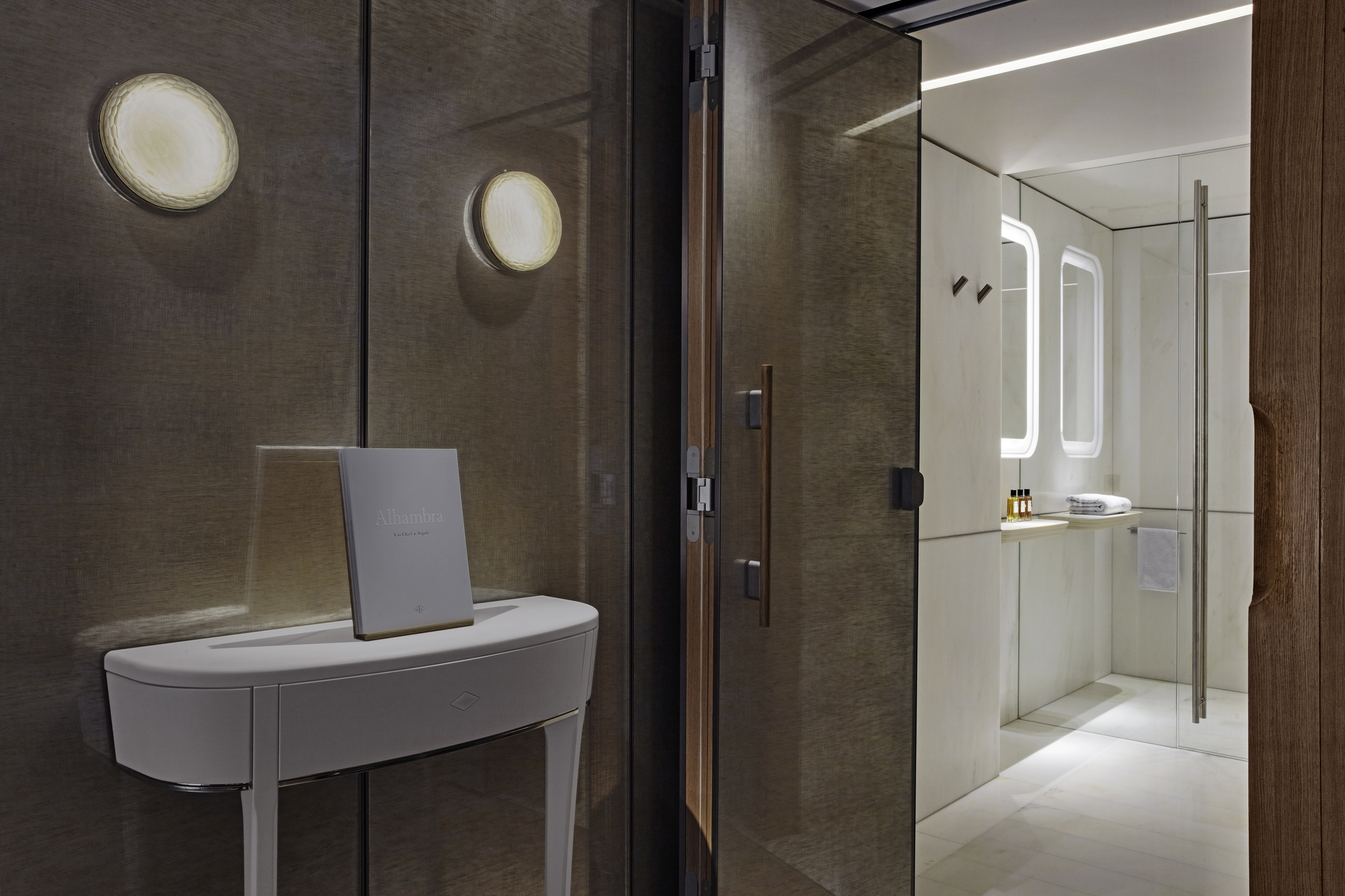 van-cleef-and-arpels-_22-24-vendome_jouin-manku_photo_eric-laignel_-183.jpg Voyons voir design lumière lighting 