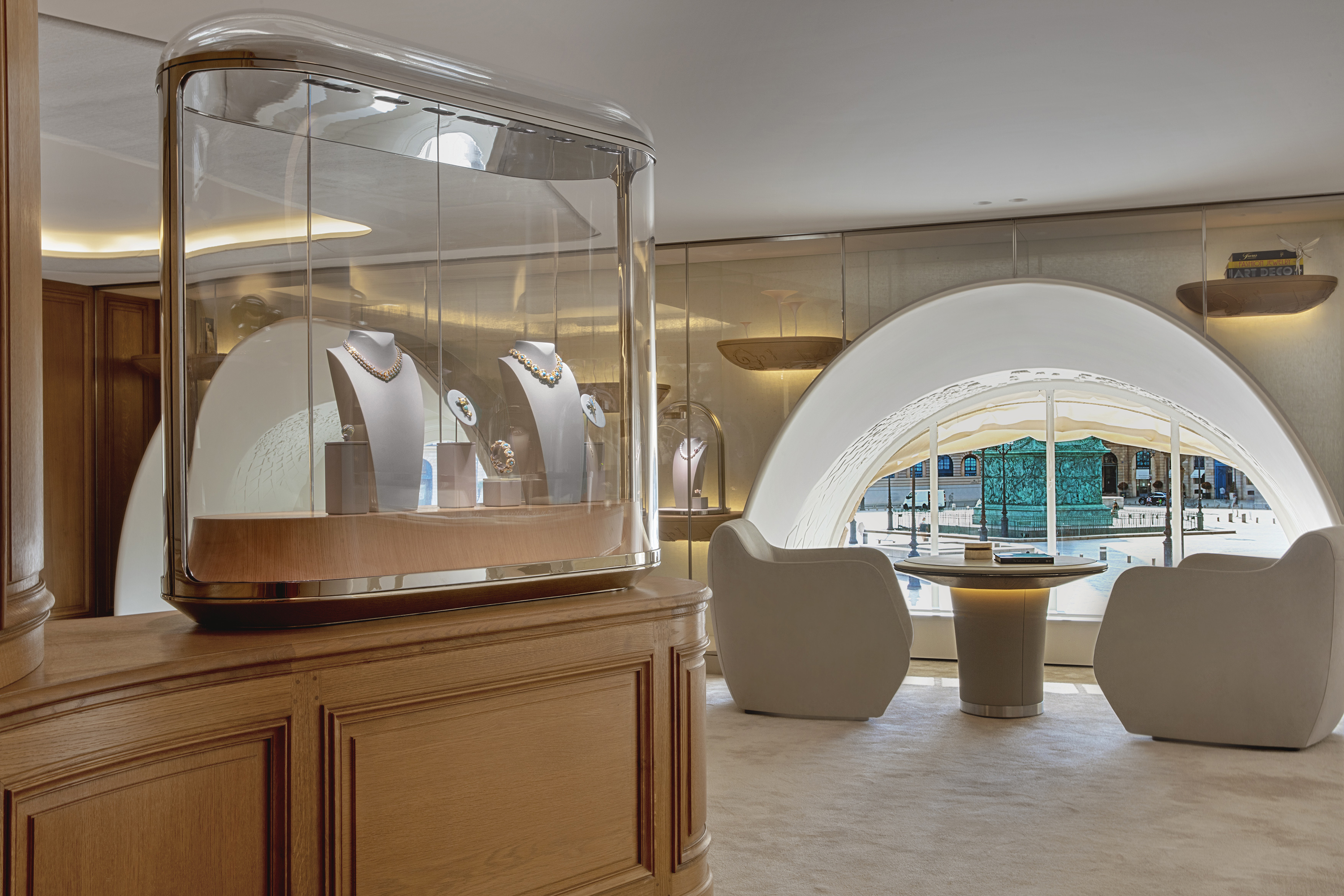 van-cleef-and-arpels-_22-24-vendome_jouin-manku_photo_eric-laignel_-80.jpg Voyons voir design lumière lighting 