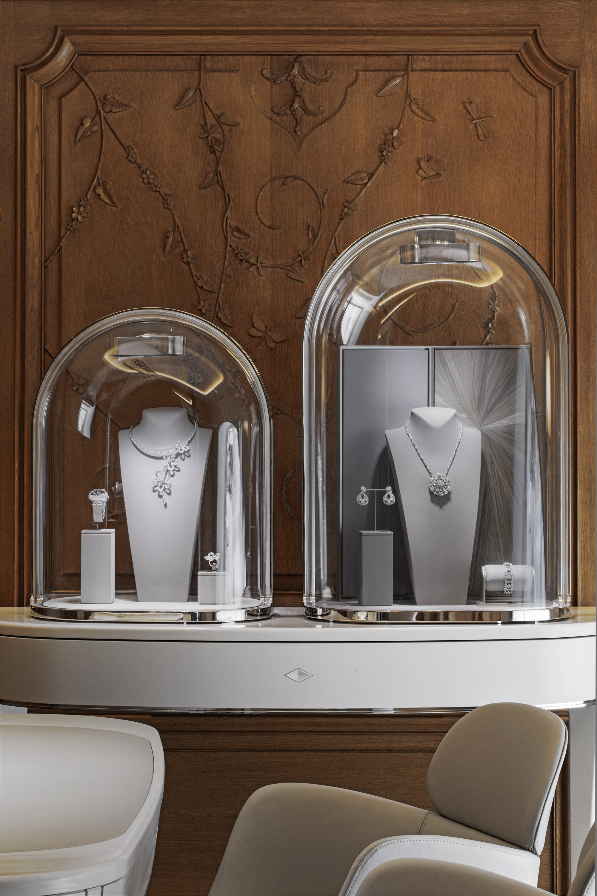 van-cleef-and-arpels-_22-24-vendome_jouin-manku_photo_eric-laignel_-104.jpg Voyons voir design lumière lighting 